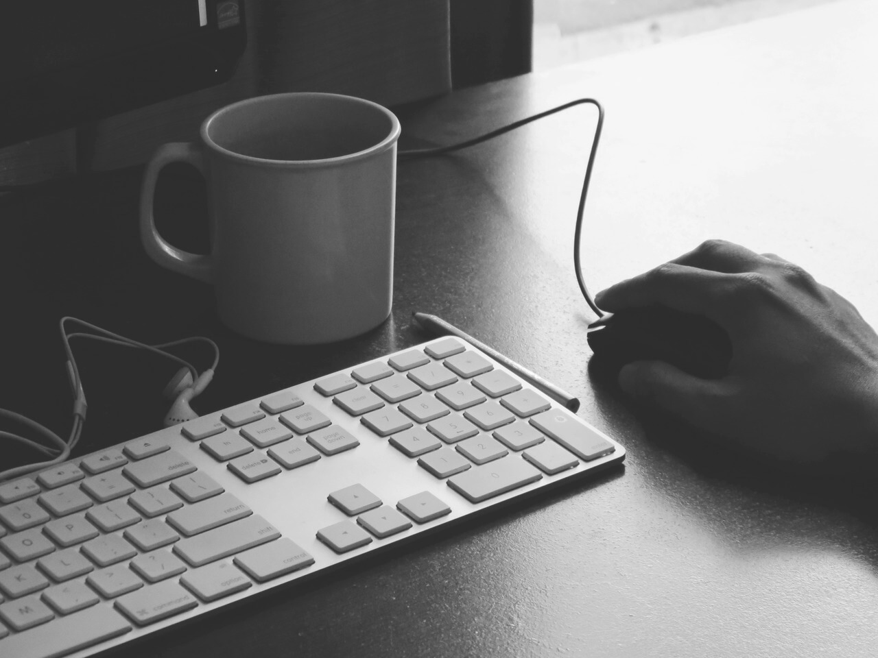 Keyboard and hand - autosurf